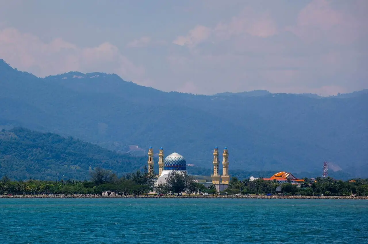 A mosque with background of mountains in Kota Kinabalu.