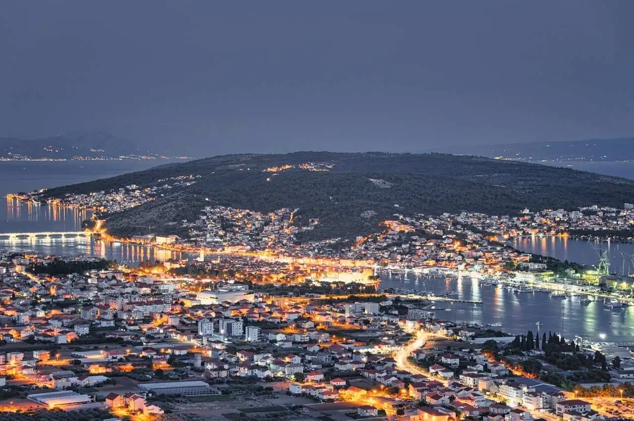 Evening view of Trogir with mountains covered and neighborhood.