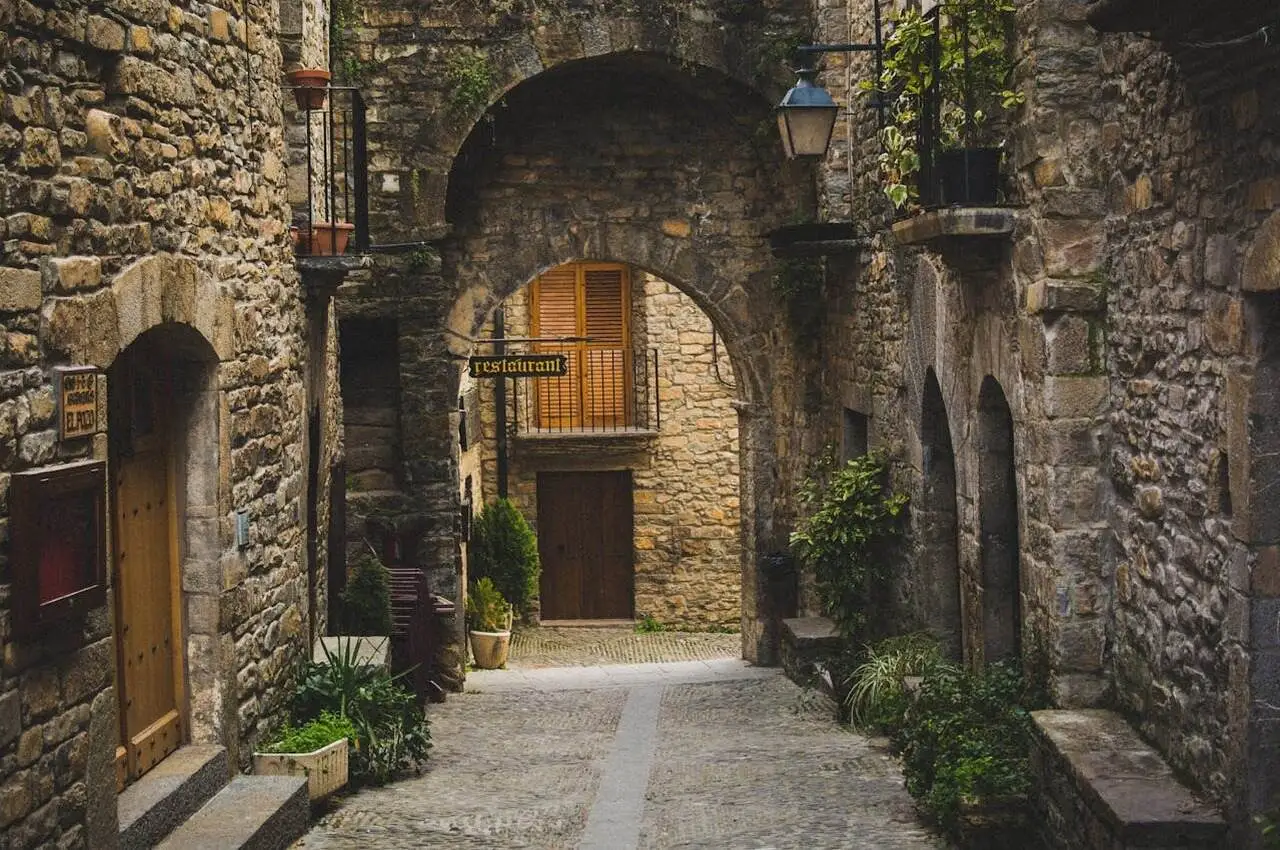 An alley with the signboard restaurant 