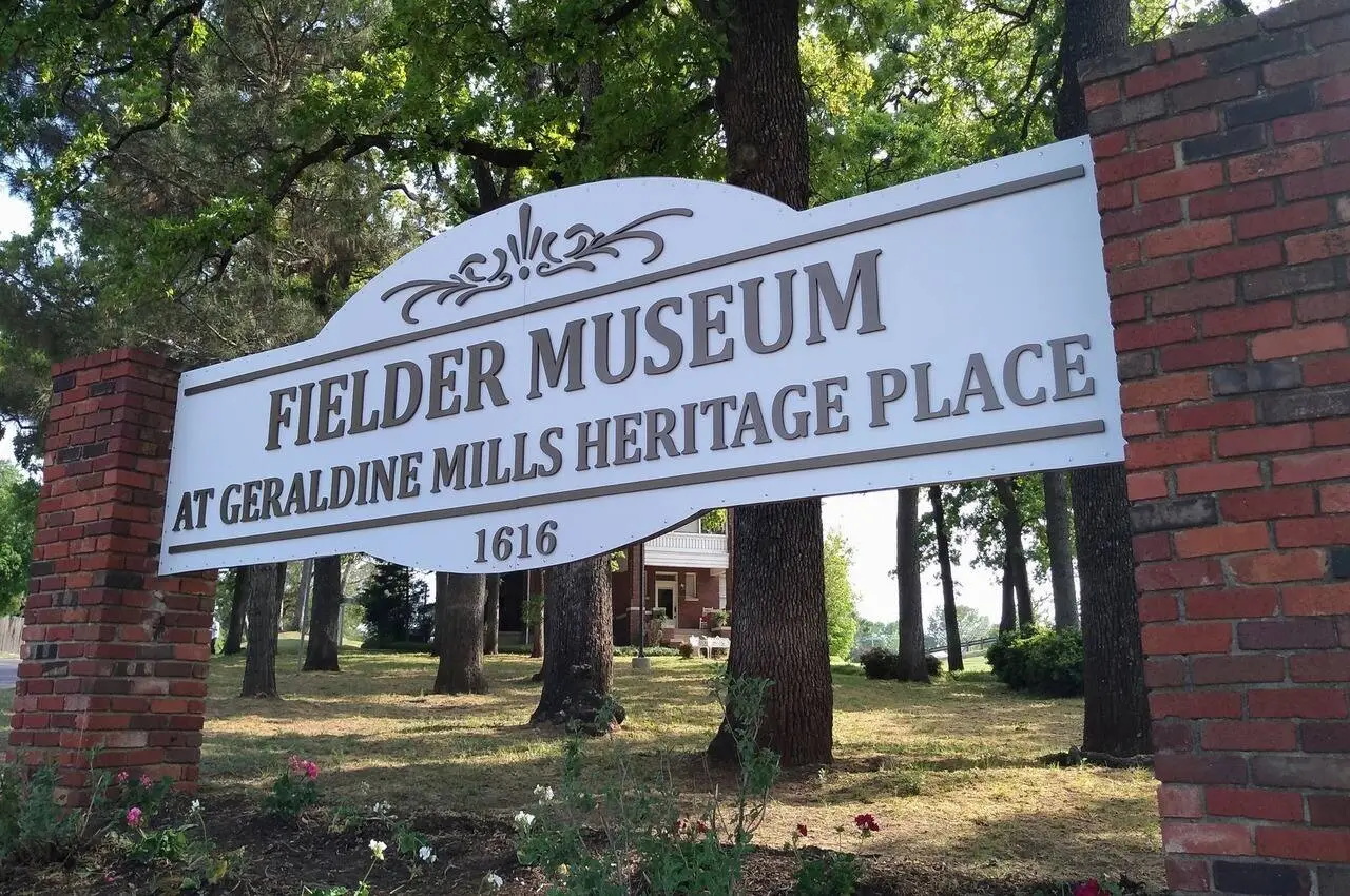 Banner with FIELDER MUSEUM written on it
