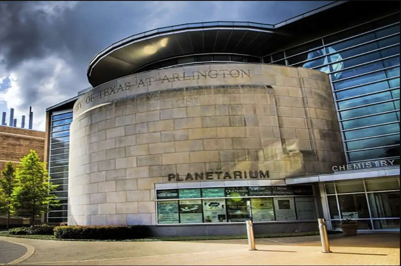 Building of UTA Planetarium
