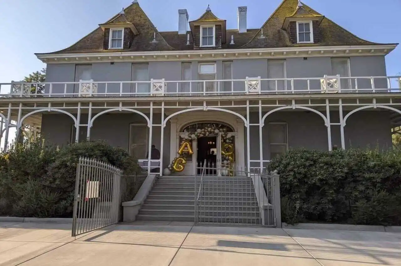 Front view of a mansion.