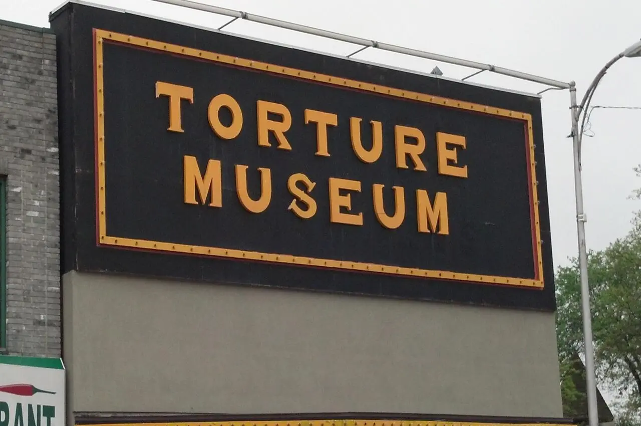 Banner of the “Torture Museum.”