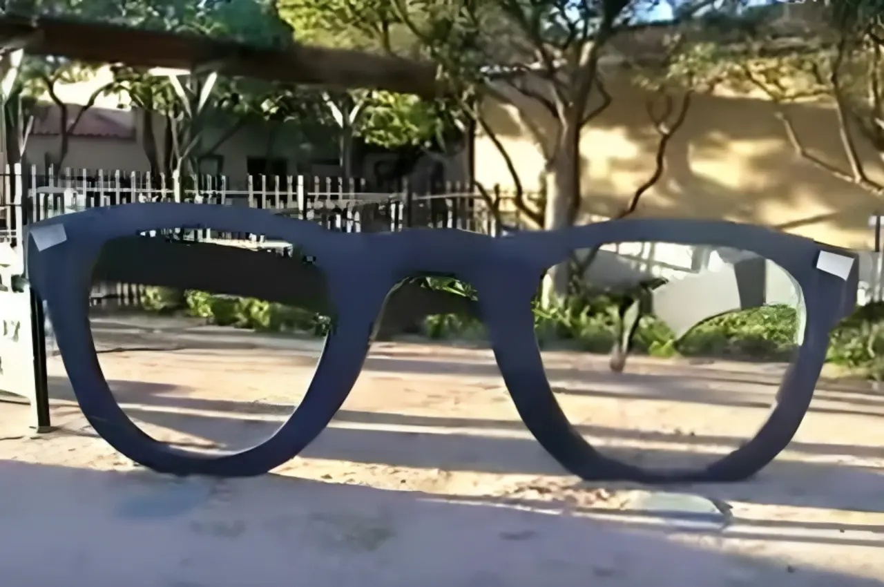 A sunglasses-like showpiece in a street.