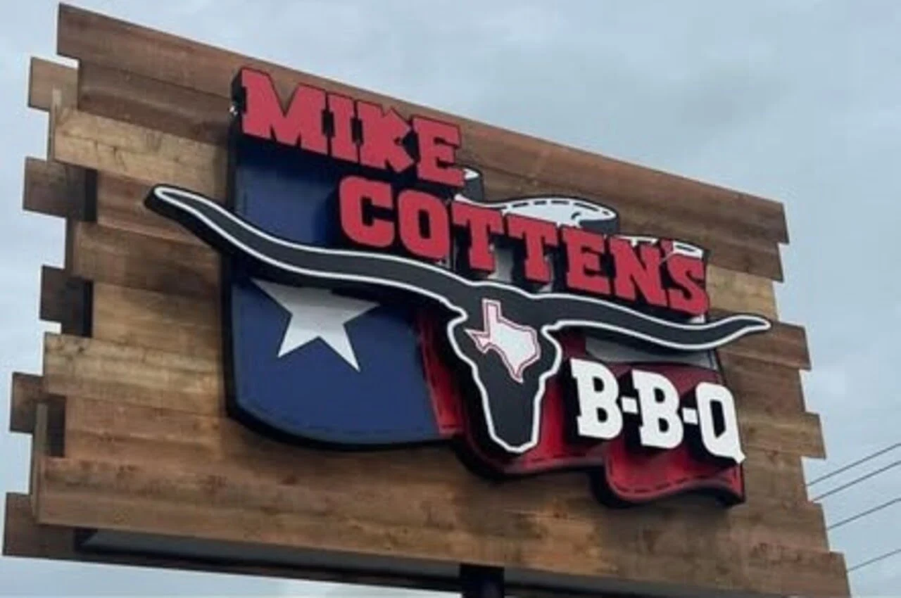 Mike Cotten's Barbecue written on a building.