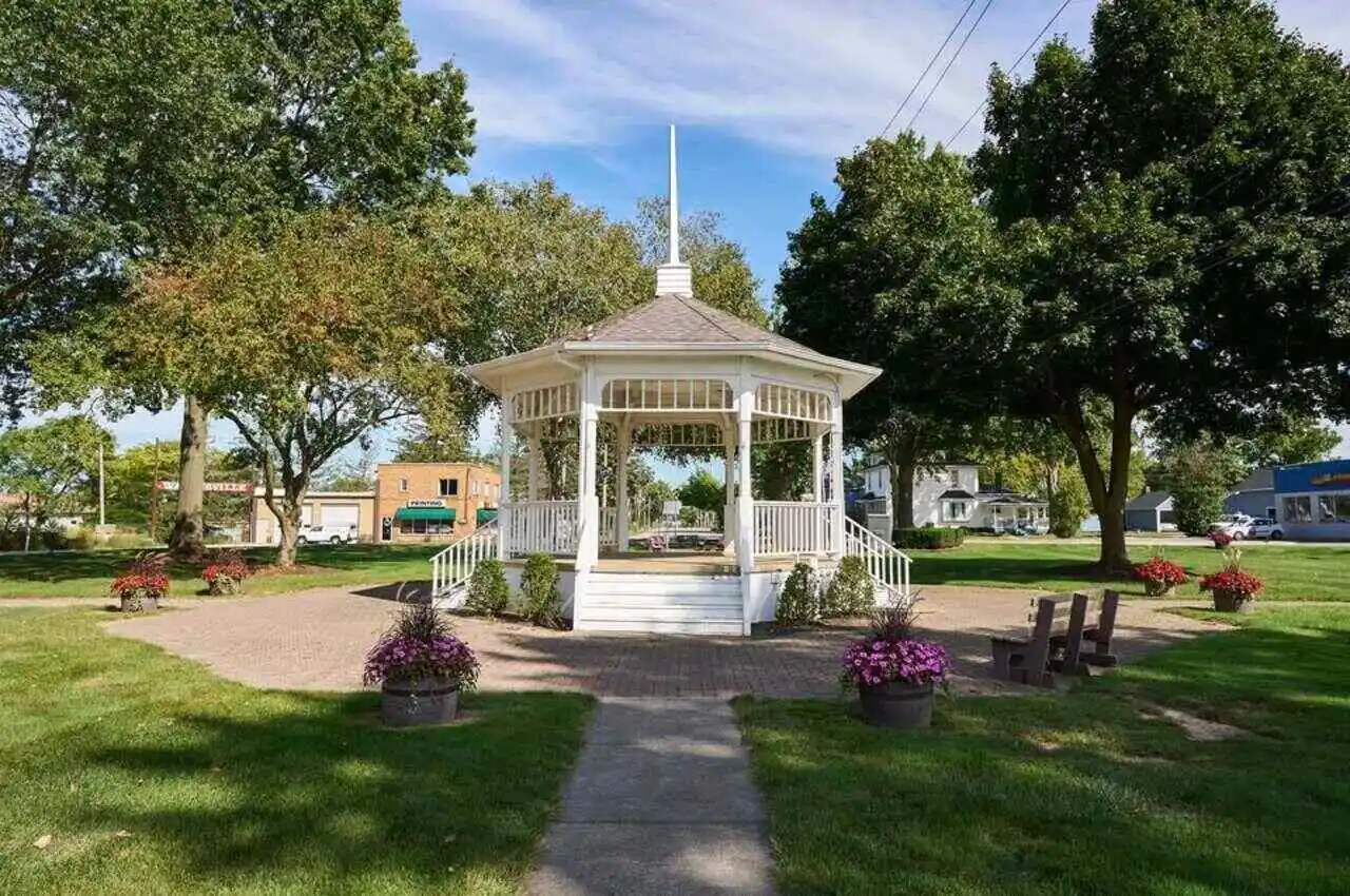 A sitting area in the park.