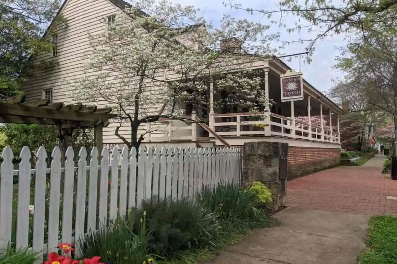 Rising Sun Tavern Museum from the outside
