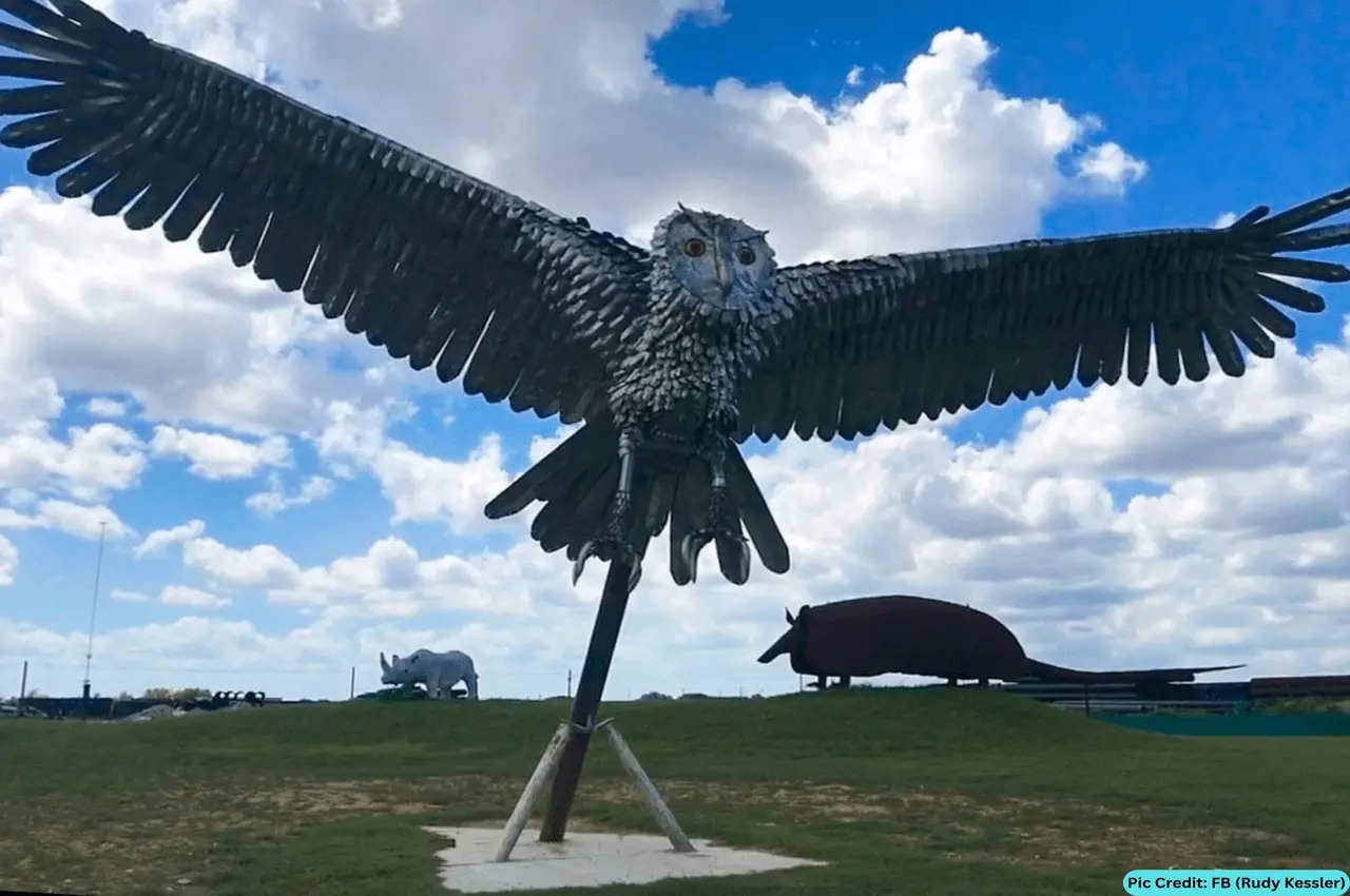 Sculpture of an owl.
